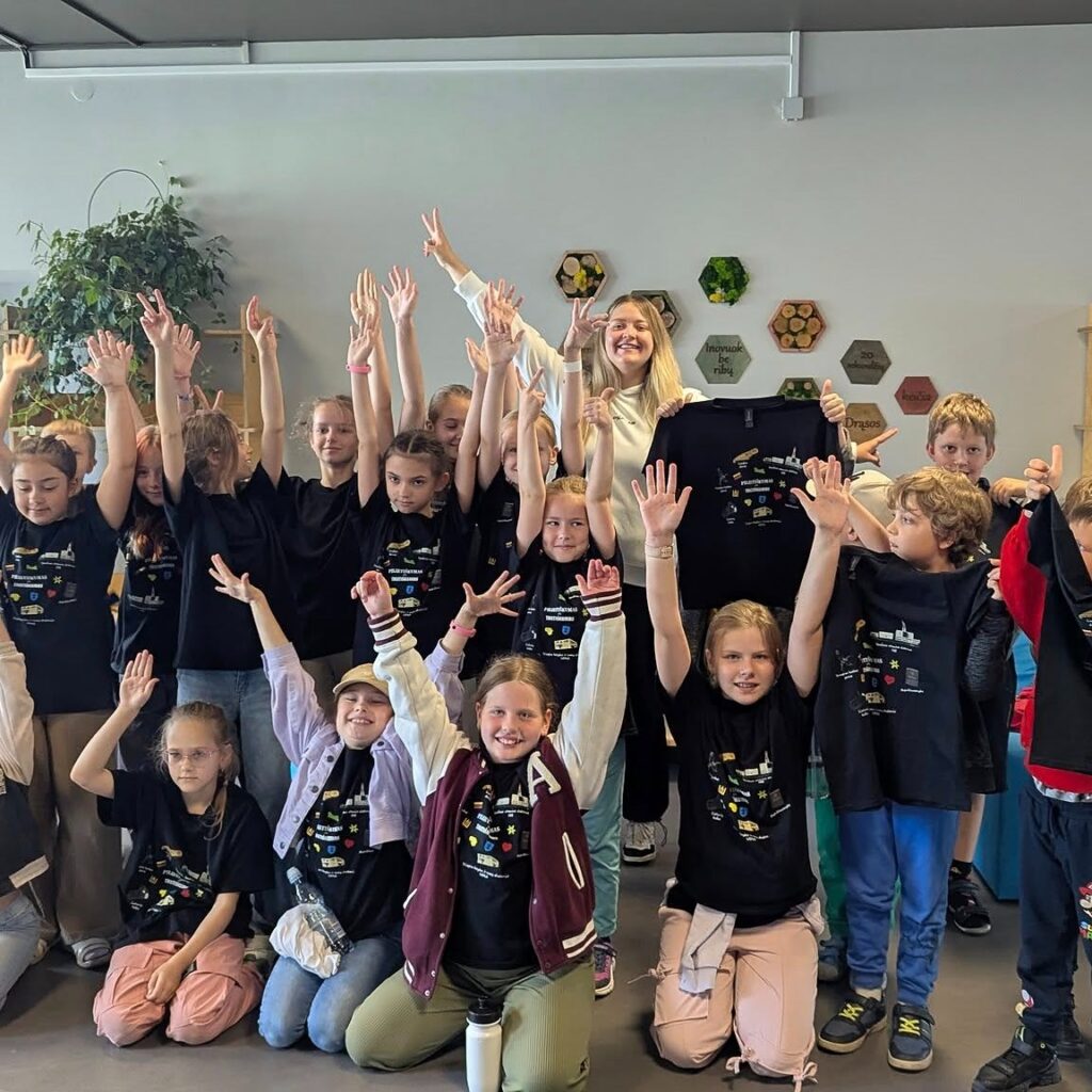 Inovacijų klasteryje – kūrybinė stovykla vaikams iš Visagino